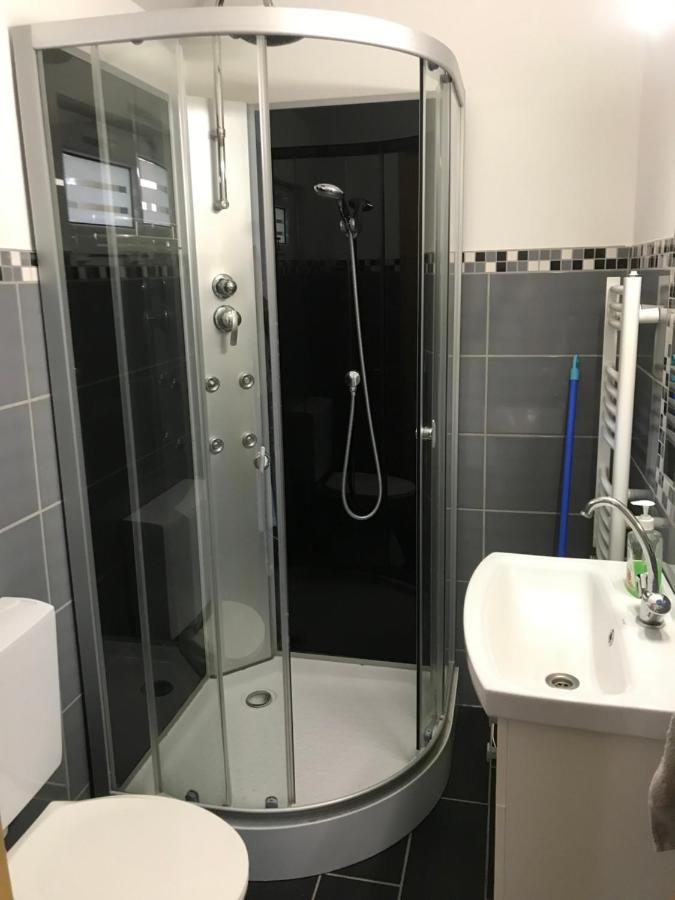 Kerti Franciaagyas Apartman Vác Exterior foto